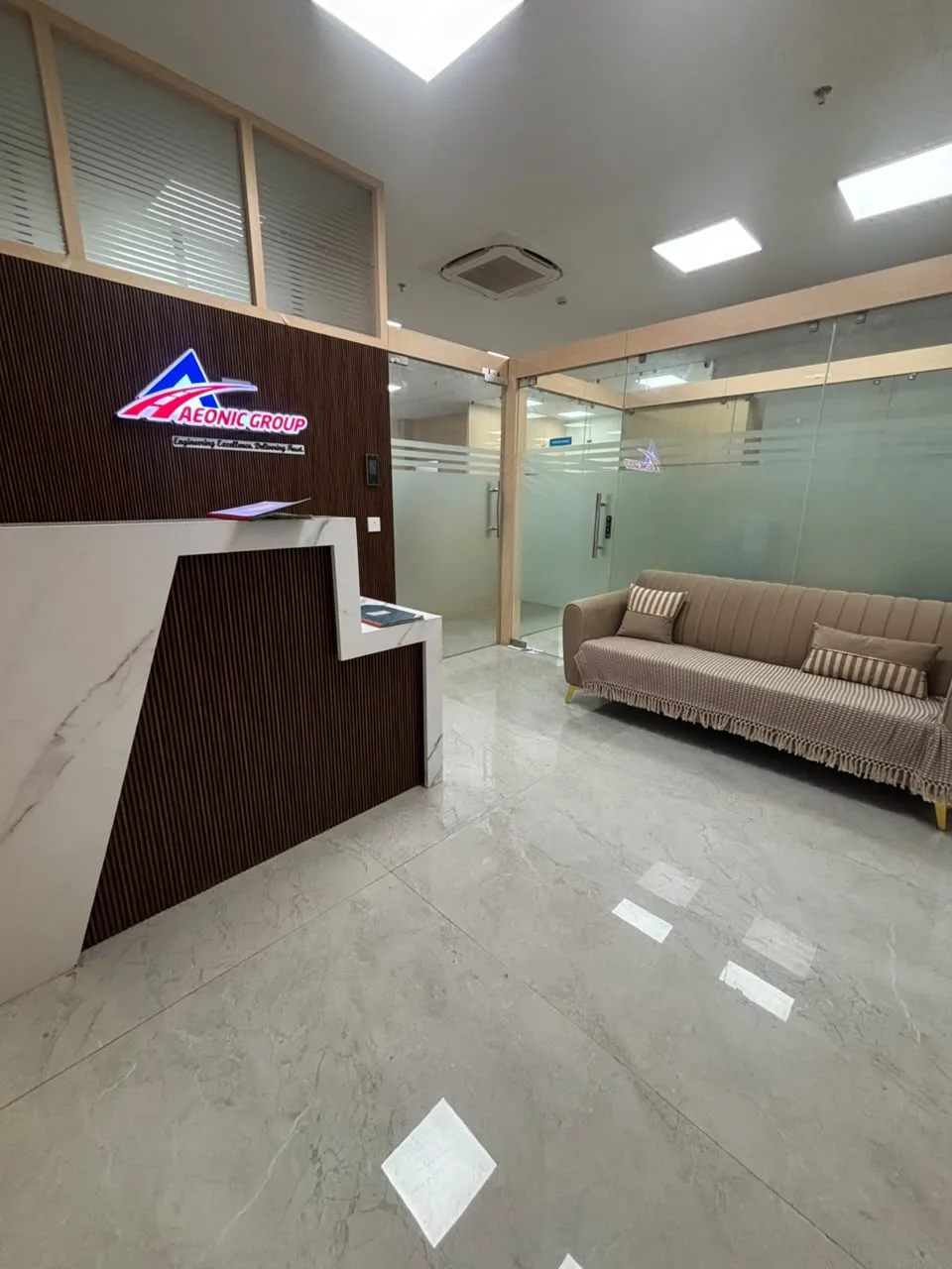 Aeonic office environment